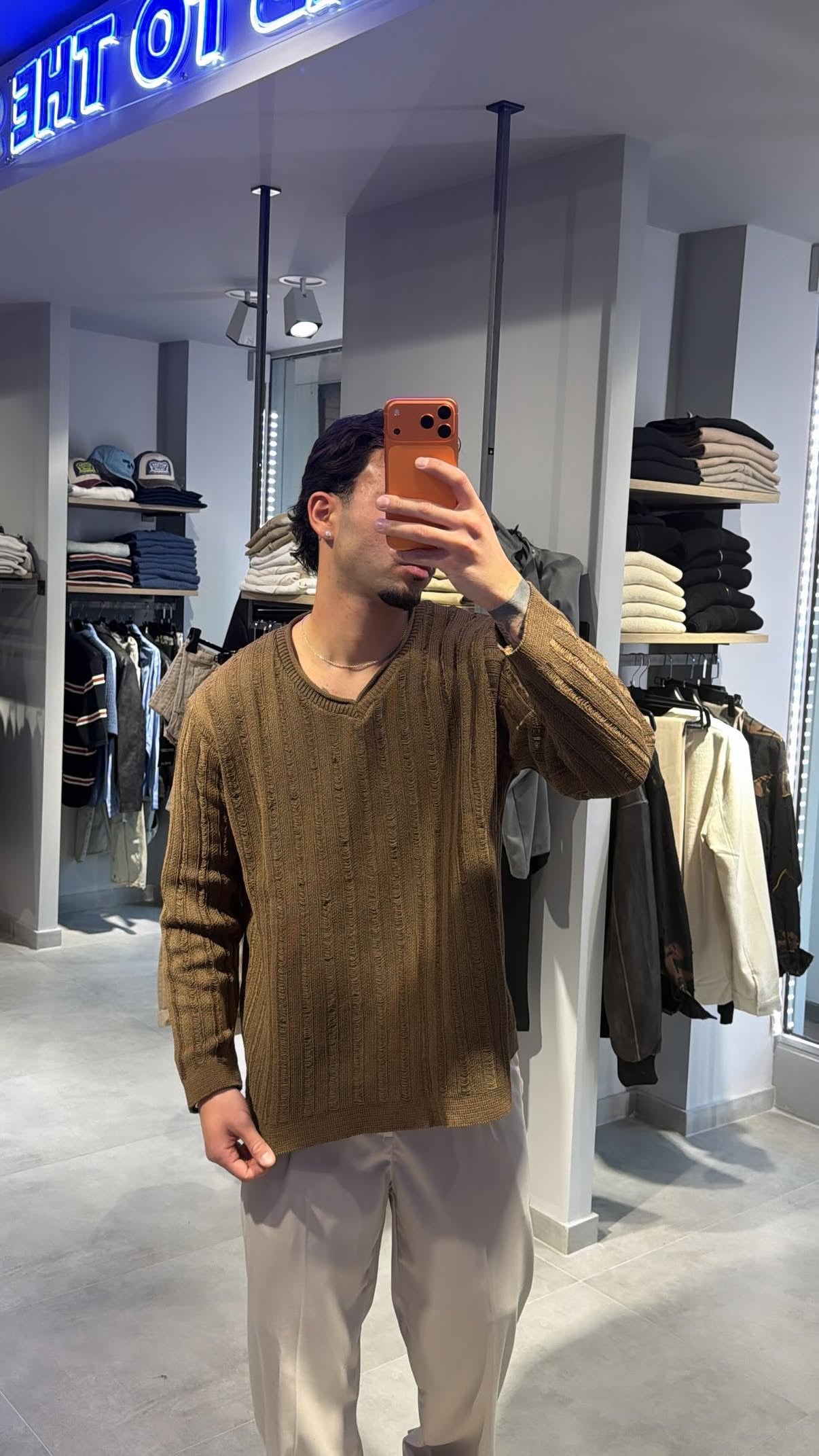 MAGLIA SCOLLATA “CIOCCOLATO”