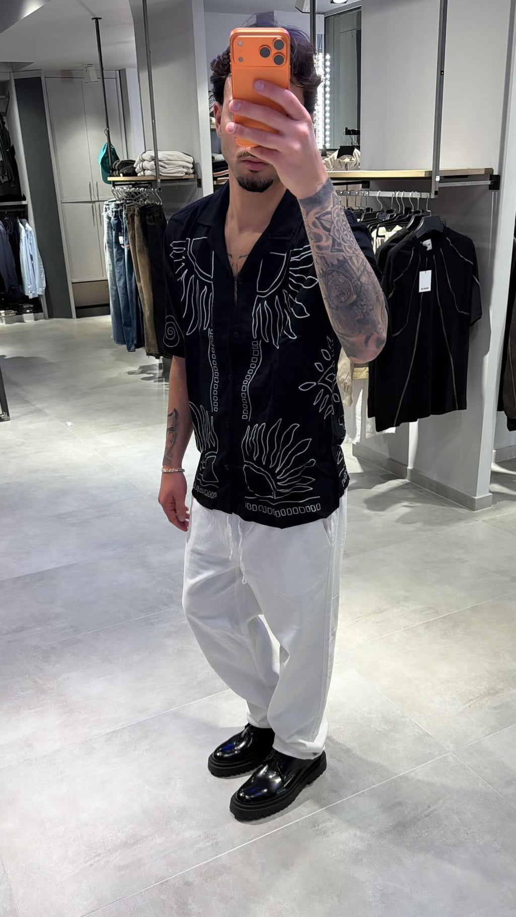 CAMICIA NERA CON FANTASIA