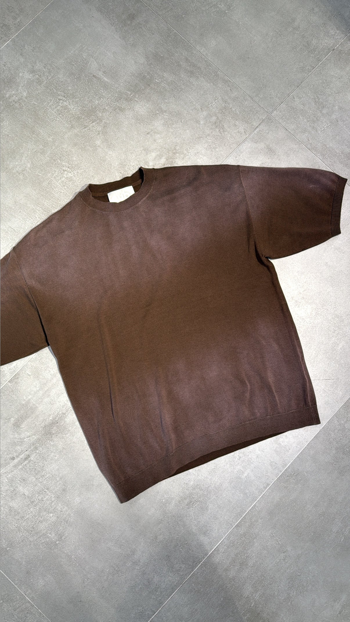 T-SHIRT SLAVATA (MARRONE)